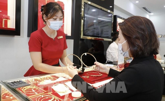 V&agrave;ng giảm nhẹ phi&ecirc;n cuối tuần