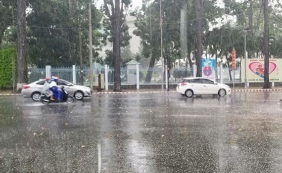 Thời tiết h&ocirc;m nay (24-11): Mưa r&agrave;o, d&ocirc;ng rải r&aacute;c ở Nam Bộ