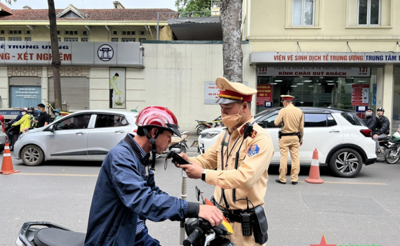 Xử phạt người điều khiển phương tiện giao th&ocirc;ng vi phạm nồng độ cồn: Kh&ocirc;ng ngoại lệ, kh&ocirc;ng &ldquo;v&ugrave;ng cấm&rdquo;