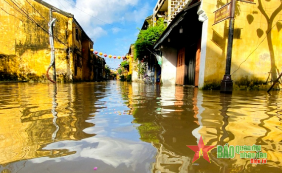 Thời tiết h&ocirc;m nay (16-11): Miền Bắc đ&oacute;n kh&ocirc;ng kh&iacute; lạnh tăng cường, miền Trung tiếp diễn mưa lớn