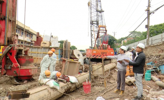 Tập trung thi c&ocirc;ng cầu Ch&agrave; L&agrave; - tạo điểm nhấn cảnh quan đ&ocirc; thị du lịch th&agrave;nh phố Ninh B&igrave;nh