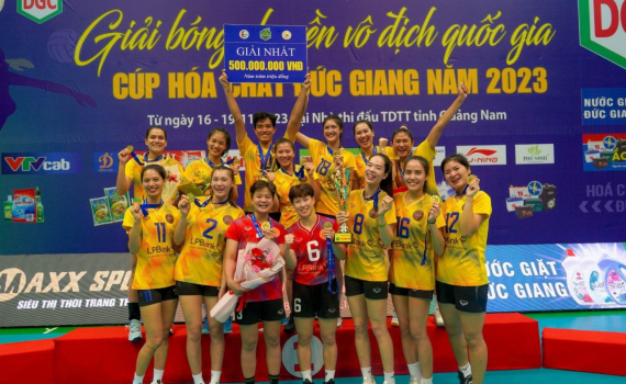 Đội b&oacute;ng chuyền nữ Ninh B&igrave;nh LPBank v&ocirc; địch quốc gia 2023