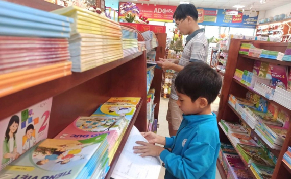 C&oacute; cần bi&ecirc;n soạn th&ecirc;m một bộ s&aacute;ch gi&aacute;o khoa?