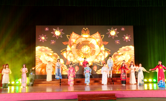Giao lưu văn h&oacute;a giữa học sinh th&agrave;nh phố Saiki, Nhật Bản với học sinh Trường THPT chuy&ecirc;n Lương Văn Tụy
