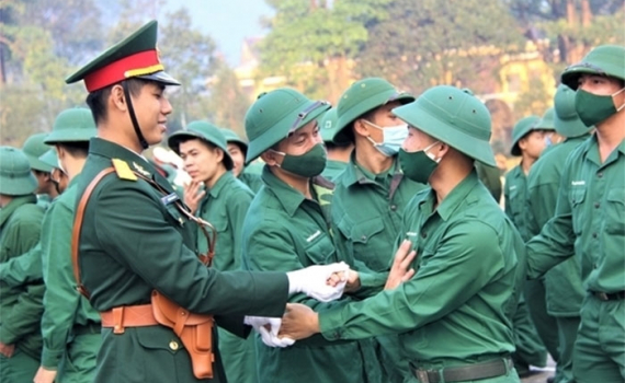 Anh trai đang đi nghĩa vụ qu&acirc;n sự, em c&oacute; được tạm ho&atilde;n?