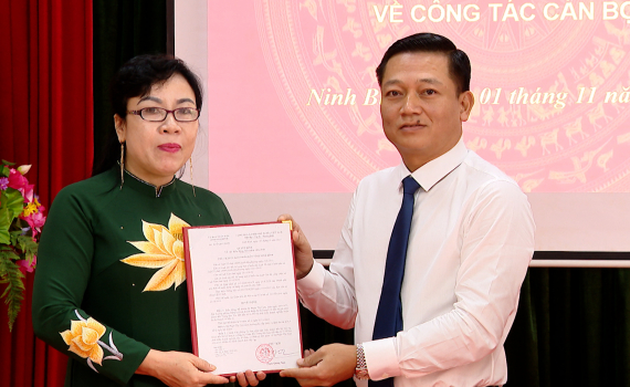 C&ocirc;ng bố Quyết định của Chủ tịch UBND tỉnh về c&ocirc;ng t&aacute;c c&aacute;n bộ