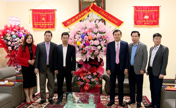 Đồng ch&iacute; B&iacute; thư Tỉnh uỷ ch&uacute;c mừng 93 năm Ng&agrave;y truyền thống Mặt trận Tổ quốc Việt Nam
