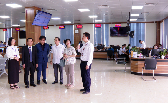 Đo&agrave;n gi&aacute;o vi&ecirc;n v&agrave; học sinh th&agrave;nh phố Saiki, Nhật Bản tham quan Trung t&acirc;m Phục vụ h&agrave;nh ch&iacute;nh c&ocirc;ng tỉnh