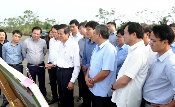 Đồng ch&iacute; B&iacute; thư Tỉnh ủy khảo s&aacute;t một số địa điểm ph&aacute;t triển kinh tế - x&atilde; hội tại Nho Quan