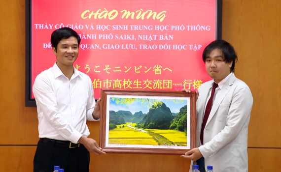 Đ&oacute;n Đo&agrave;n gi&aacute;o vi&ecirc;n v&agrave; học sinh Nhật Bản về tham quan, học tập v&agrave; giao lưu văn h&oacute;a tại trường THPT chuy&ecirc;n Lương Văn Tụy