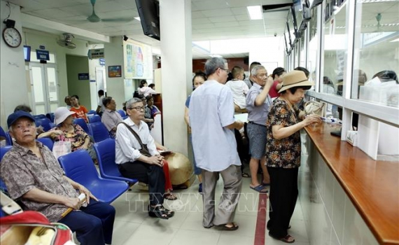 Sớm điều chỉnh gi&aacute; dịch vụ kh&aacute;m, chữa bệnh theo mức lương cơ sở 1,8 triệu đồng
