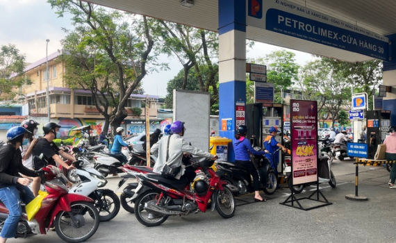 Gi&aacute; xăng dầu đồng loạt giảm