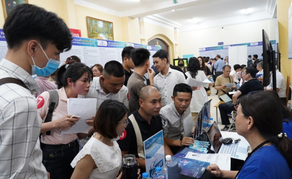 Tỷ lệ sinh vi&ecirc;n tốt nghiệp c&oacute; việc l&agrave;m: Đừng l&agrave; những con số &ldquo;ảo&rdquo;