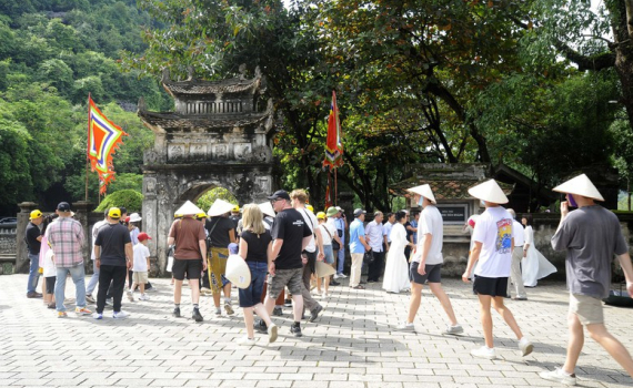 Du lịch Ninh B&igrave;nh s&ocirc;i động, tăng trưởng ấn tượng