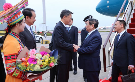Thủ tướng Phạm Minh Ch&iacute;nh tới V&acirc;n Nam, bắt đầu chuyến c&ocirc;ng t&aacute;c tại Trung Quốc