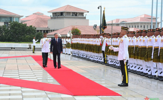 Lễ đ&oacute;n Tổng B&iacute; thư T&ocirc; L&acirc;m v&agrave; phu nh&acirc;n thăm ch&iacute;nh thức Malaysia