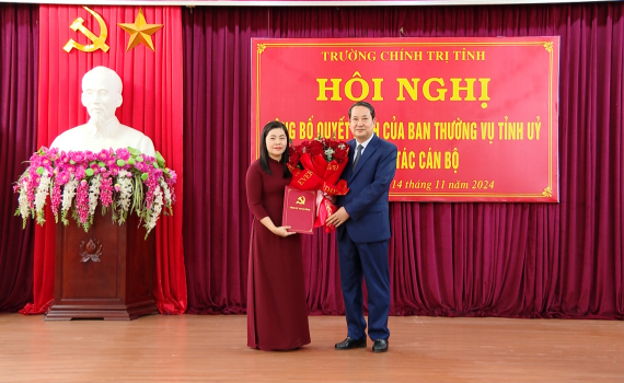 C&ocirc;ng bố quyết định của Ban Thường vụ Tỉnh ủy bổ nhiệm Hiệu trưởng Trường Ch&iacute;nh trị tỉnh