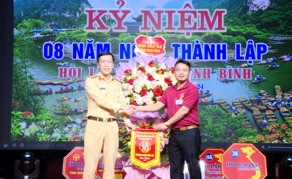 Tuy&ecirc;n truyền Luật trật tự an to&agrave;n giao th&ocirc;ng đường bộ