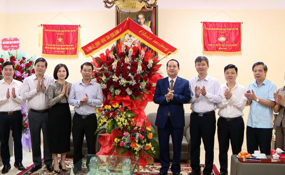 Đồng ch&iacute; Ph&oacute; B&iacute; thư Thường trực Tỉnh ủy thăm, ch&uacute;c mừng Ng&agrave;y truyền thống Mặt trận Tổ quốc Việt Nam