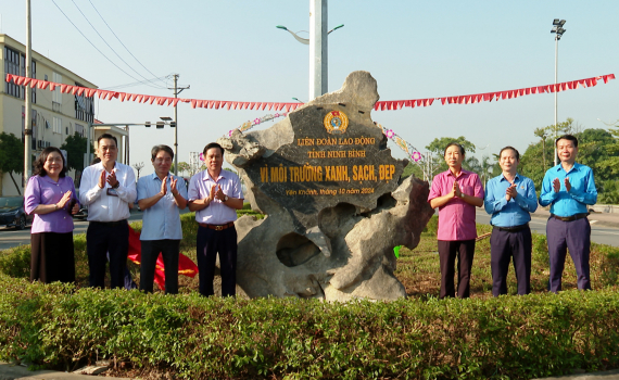 Li&ecirc;n đo&agrave;n Lao động tỉnh trồng c&acirc;y xanh tại huyện Y&ecirc;n Kh&aacute;nh