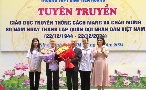 Tổ chức giao lưu, kể chuyện truyền thống tại Trường THPT Đinh Ti&ecirc;n Ho&agrave;ng