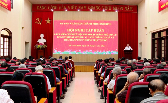 Tr&aacute;ch nhiệm của c&aacute;n bộ, đảng vi&ecirc;n trong thực hiện d&acirc;n chủ ở cơ sở