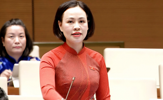 Quốc hội thảo luận tại hội trường về kết quả thực hiện kế hoạch ph&aacute;t triển kinh tế - x&atilde; hội năm 2024