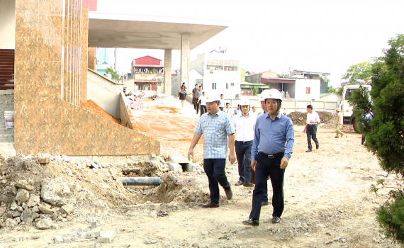 Đồng ch&iacute; Chủ tịch UBND tỉnh Phạm Quang Ngọc kiểm tra tiến độ x&acirc;y dựng Trường Ch&iacute;nh trị tỉnh