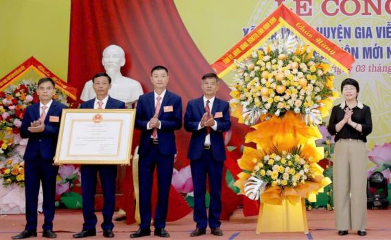 Gia Minh đ&oacute;n bằng c&ocirc;ng nhận x&atilde; đạt chuẩn n&ocirc;ng th&ocirc;n mới n&acirc;ng cao