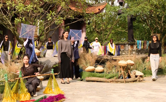 Sẵn s&agrave;ng cho Show diễn thời trang Ninh B&igrave;nh "&Aacute;o d&agrave;i tr&ecirc;n con đường di sản"