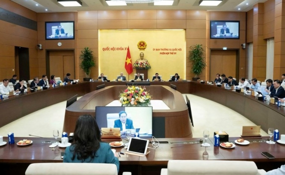 Ủy ban Thường vụ Quốc hội ban h&agrave;nh nghị quyết về c&ocirc;ng t&aacute;c c&aacute;n bộ