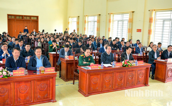 Đồng ch&iacute; Mai Văn Tuất, Ph&oacute; B&iacute; thư Tỉnh ủy, Chủ tịch Ủy ban MTTQ Việt Nam tỉnh tiếp x&uacute;c cử tri c&aacute;c x&atilde; Y&ecirc;n Mạc, Y&ecirc;n Từ, Đồng Th&aacute;i
