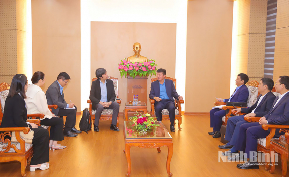 Đồng ch&iacute; Chủ tịch UBND tỉnh Trần Huy Tuấn tiếp v&agrave; l&agrave;m việc với l&atilde;nh đạo C&ocirc;ng ty TNHH Aeon Việt Nam