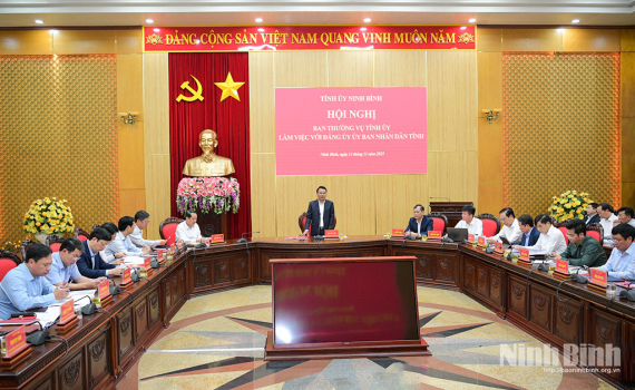 Ban Thường vụ Tỉnh ủy l&agrave;m việc với Đảng ủy UBND tỉnh về c&ocirc;ng t&aacute;c triển khai thực hiện c&aacute;c kh&acirc;u đột ph&aacute;; trọng t&acirc;m ph&aacute;t triển kinh tế - x&atilde; hội