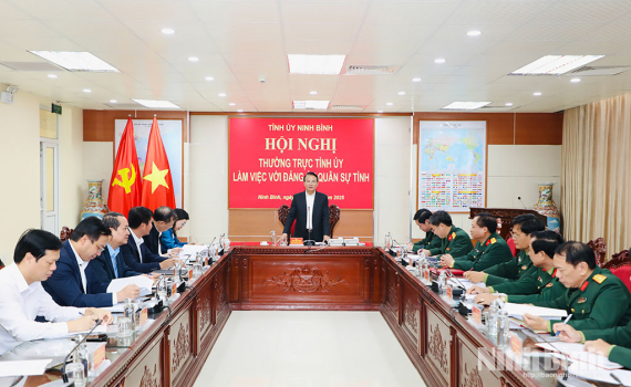 Thường trực Tỉnh ủy l&agrave;m việc với Đảng ủy Qu&acirc;n sự tỉnh