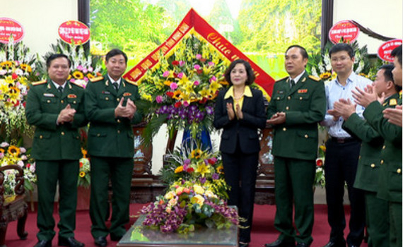Đồng ch&iacute; B&iacute; thư Tỉnh ủy ch&uacute;c mừng ng&agrave;y th&agrave;nh lập Qu&acirc;n đội nh&acirc;n d&acirc;n Việt Nam
