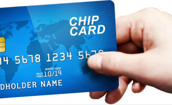 Nguy cơ mất tiền trong ATM gia tăng v&igrave; chậm chuyển thẻ từ sang thẻ chip