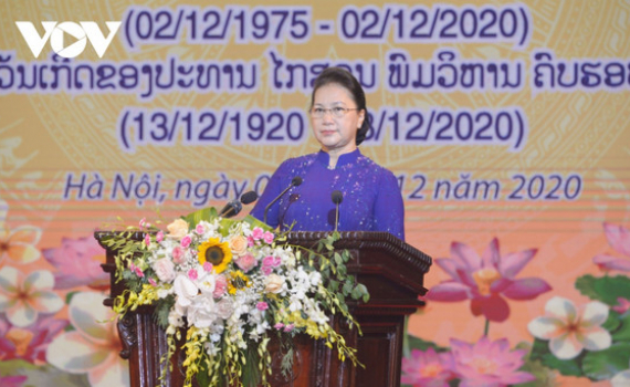 Chủ tịch Quốc hội dự lễ Kỷ niệm 45 năm Quốc kh&aacute;nh nước CHDCND L&agrave;o