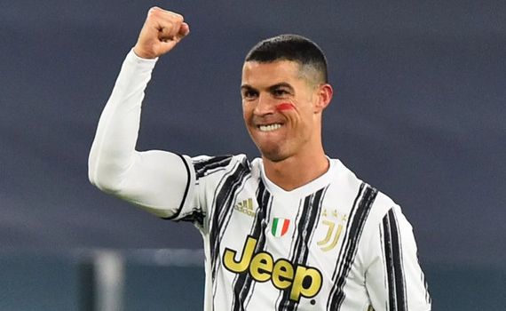 Cristiano Ronaldo gi&agrave;nh giải B&agrave;n ch&acirc;n v&agrave;ng 2020