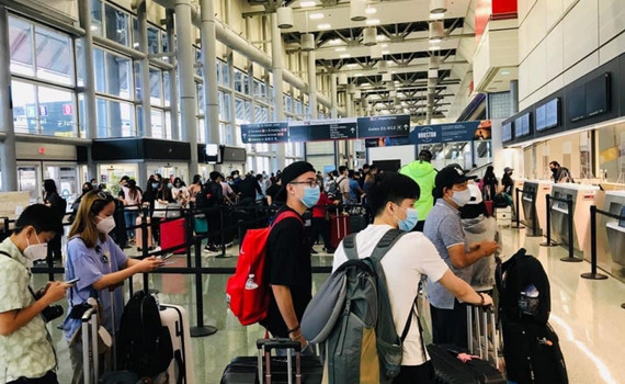 Đưa gần 360 c&ocirc;ng d&acirc;n Việt Nam từ Mỹ về nước an to&agrave;n