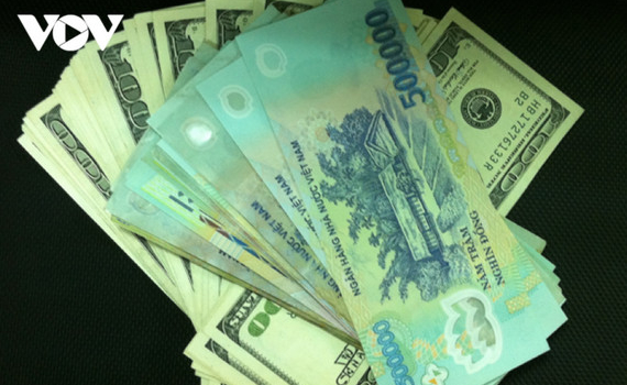 Gi&aacute; USD trong nước ổn định, thế giới tăng nhẹ