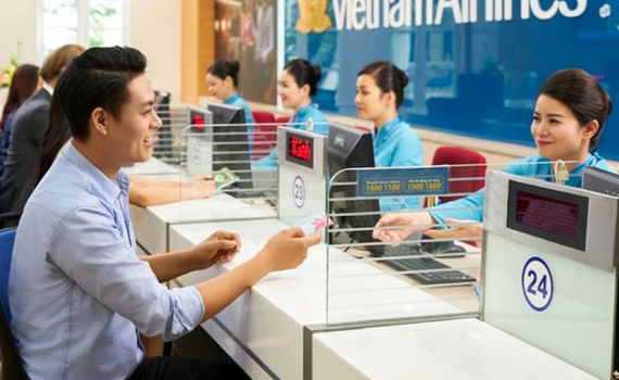 ​Gi&aacute; v&eacute; m&aacute;y bay tăng mạnh, nhiều kh&aacute;ch h&agrave;ng "sốc"