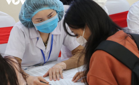 Khoảng 200 người đăng k&yacute; thử nghiệm vaccine Nanocovax