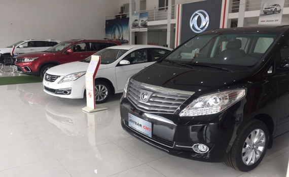 &Ocirc; t&ocirc; Trung Quốc ồ ạt v&agrave;o Việt Nam dịp cuối năm