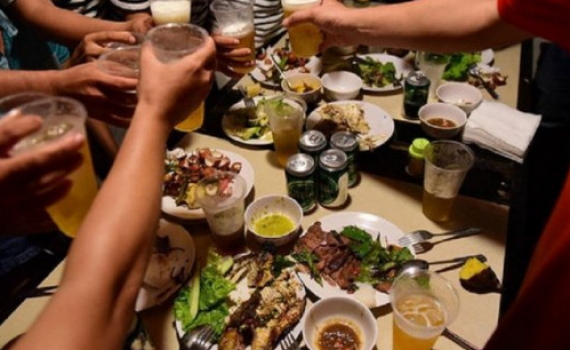 Rượu, bia - t&aacute;c nh&acirc;n ch&iacute;nh g&acirc;y bệnh kh&ocirc;ng l&acirc;y nhiễm