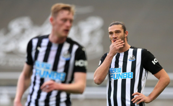 Trận đấu đầu ti&ecirc;n ở Premier League 2020/2021 bị ho&atilde;n v&igrave; Covid-19
