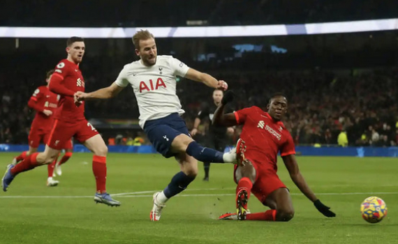 Liverpool chia điểm c&ugrave;ng Tottenham sau m&agrave;n rượt đuổi tỷ số nghẹt thở
