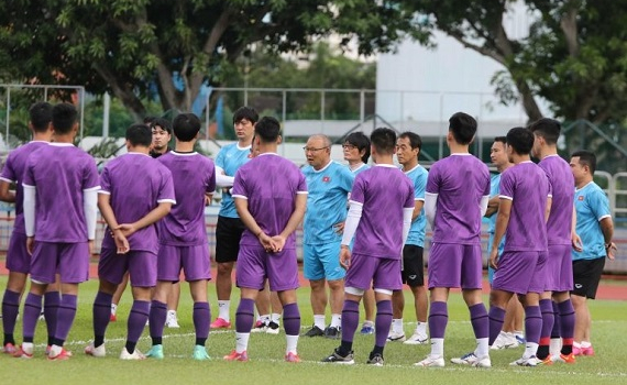 19 giờ 30 ph&uacute;t ng&agrave;y 6-12, trận Việt Nam-L&agrave;o: T&acirc;m thế &ldquo;qu&acirc;n vương&rdquo;