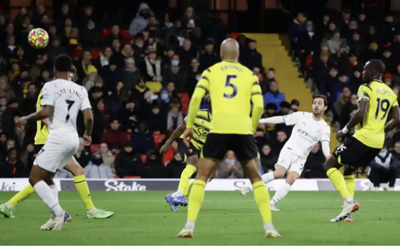 Đ&aacute;nh bại Watford, Man City vươn l&ecirc;n ng&ocirc;i đầu Premier League