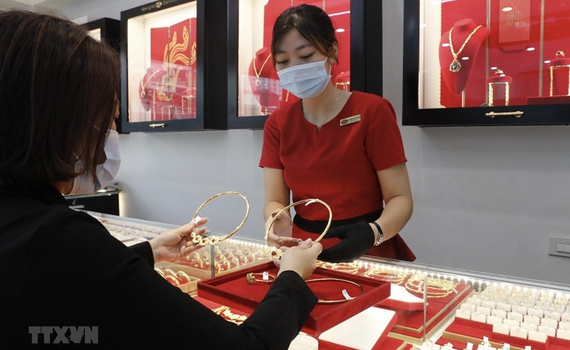 V&agrave;ng trong nước giảm từ 150.000 đồng đến 300.000 đồng trong phi&ecirc;n s&aacute;ng 15-12